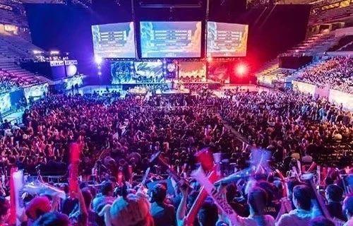 钟率先由 钟率先由